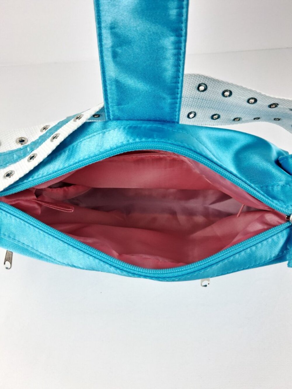 Blue Metallic Shoulder Bag White Grommet Strap & Multiple Zipper Pockets - Picture 10 of 13